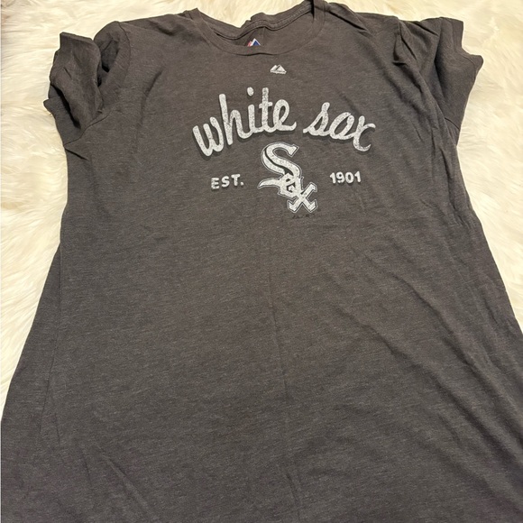 Majestic Tops - Majestic Chicago White Sox Gray Graphic Tee